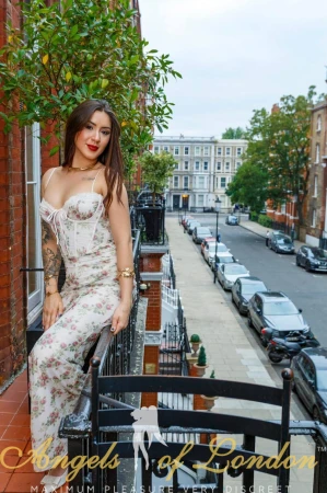 Ismat (21) London Escort