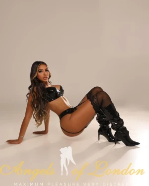 Minta (22) London Escort