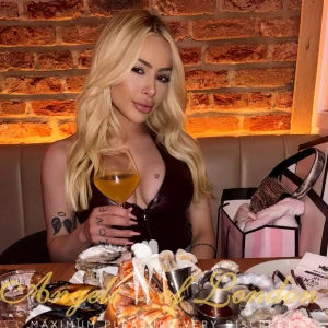 Cozy (24) London Escort