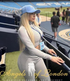 Cozy (24) London Escort