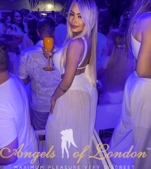 Cozy (24) London Escort
