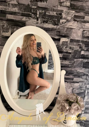 Mira (25) London Escort