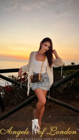 Shelly (30) London Escort