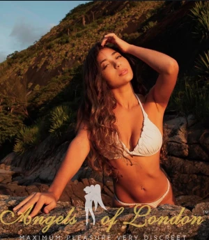 Olimpia (22) London Escort