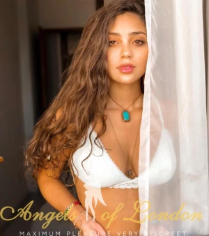 Olimpia (22) London Escort
