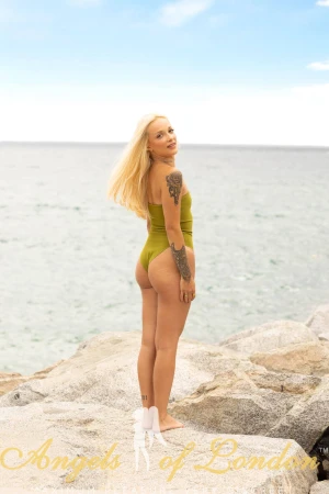 Bumble (21) London Escort