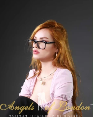 Mavie (24) London Escort