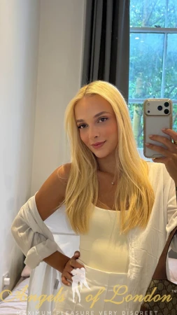 Bumble (21) London Escort