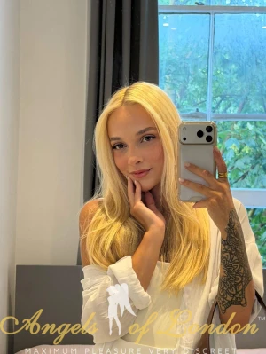 Bumble (21) London Escort