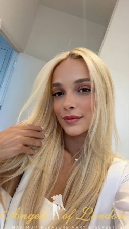 Bumble (21) London Escort