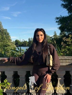 Roslyn (23) London Escort