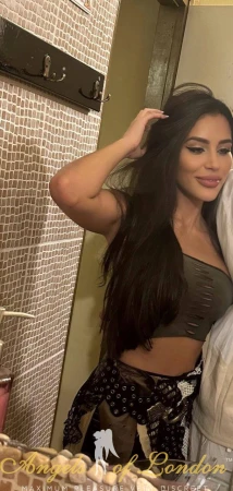 Roslyn (23) London Escort