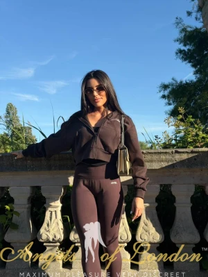 Roslyn (23) London Escort