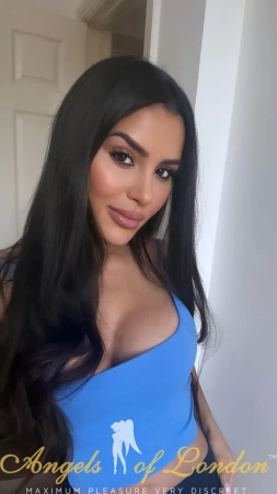 Roslyn (23) London Escort