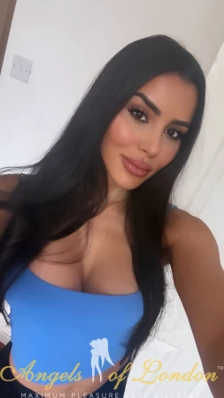 Roslyn (23) London Escort