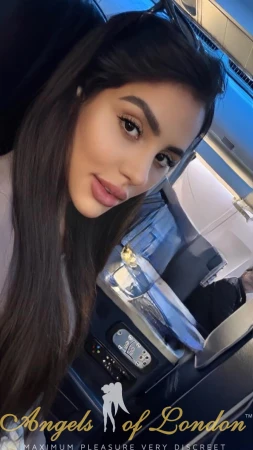 Roslyn (23) London Escort