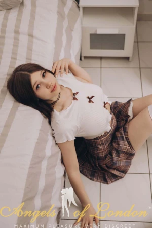 Alphina (20) London Escort