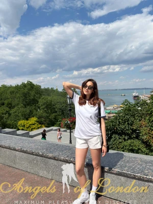 Yumi (21) London Escort