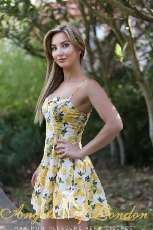 Essie (29) London Escort