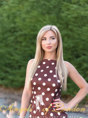 Essie (29) London Escort