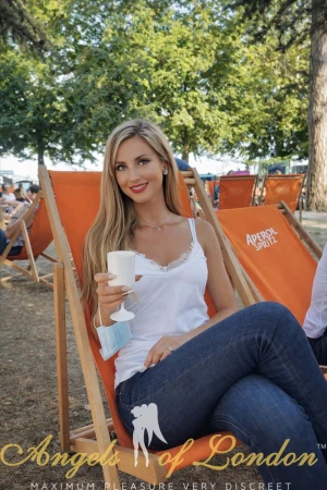 Essie (29) London Escort