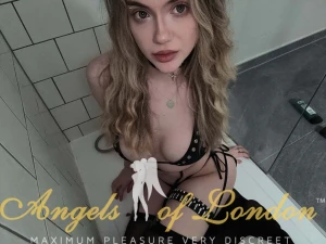 Apple (20) London Escort