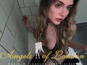 Apple (20) London Escort