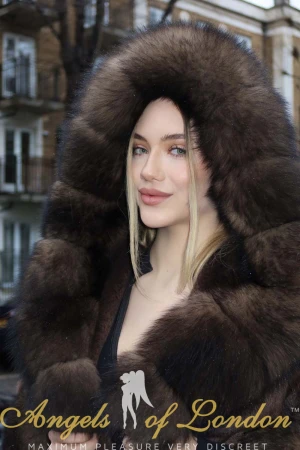 Apple (20) London Escort