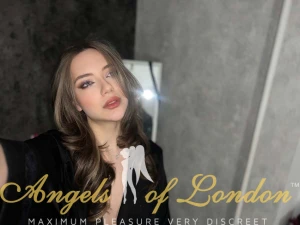 Apple (20) London Escort