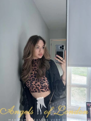 Apple (20) London Escort