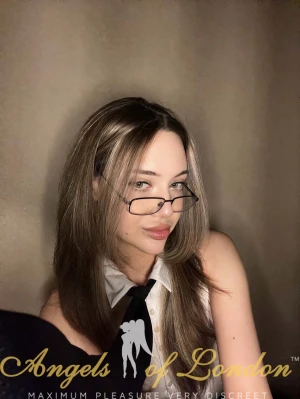 Apple (20) London Escort