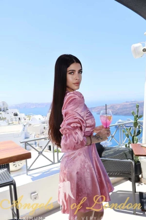 Cuddles (20) London Escort