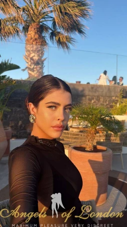 Cuddles (20) London Escort