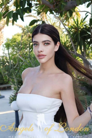 Cuddles (20) London Escort