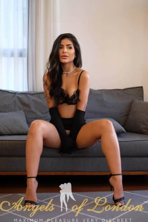 Gummi (22) London Escort