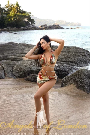Alfiah (30+) London Escort
