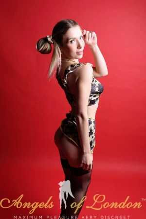 Savia (22) London Escort