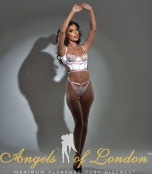 Mannu (25) London Escort