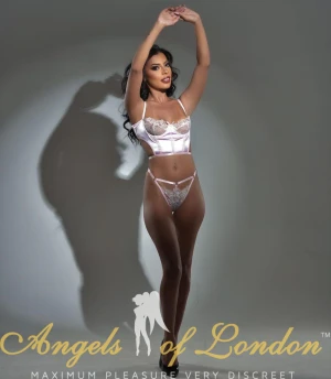 Mannu (25) London Escort