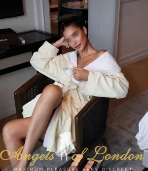 Tiptop (24) London Escort