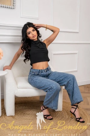 Niranya (23) London Escort