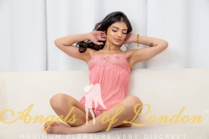 Niranya (23) London Escort