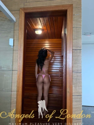 Calantha (23) London Escort