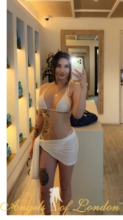 Salerina (22) London Escort