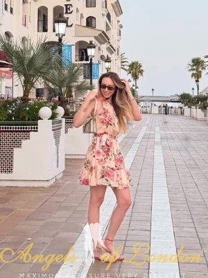Wundeba (19) London Escort