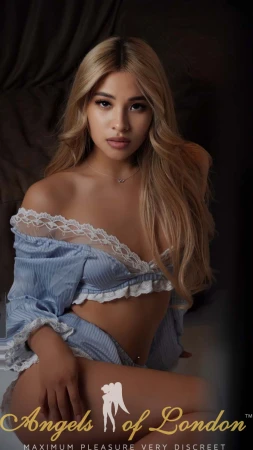 Yaroslava (22) London Escort