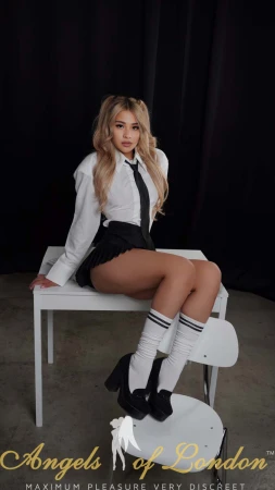 Yaroslava (22) London Escort