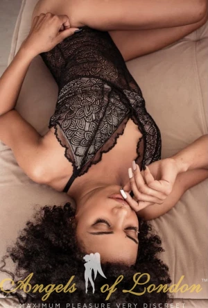 Oriana (26) London Escort