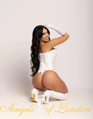 Roxie (22) London Escort