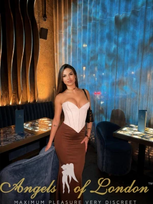 Nilou (25) London Escort